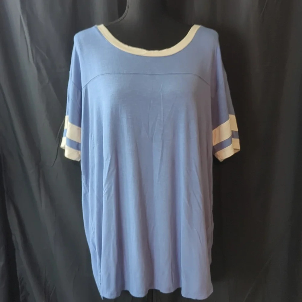 Suzanne‎ Betro Weekend Top. 2X, EUC.